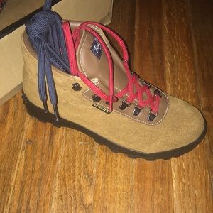 Men’s Vasque Sundowner boots size 9